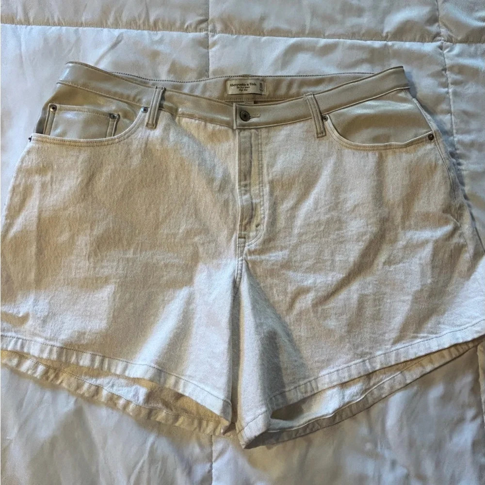 Abercrombie & Fitch White Jean Dad Shorts